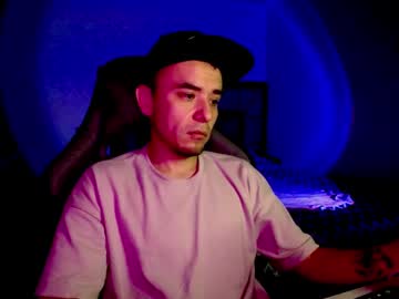 Alrevex Chaturbate stream image from May 26, 2025