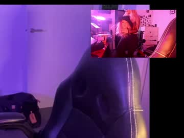 Scarlettbbby Chaturbate stream image from May 26, 2025