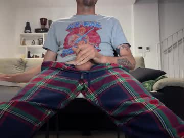 Mikelangelo14 Chaturbate stream image from May 26, 2025