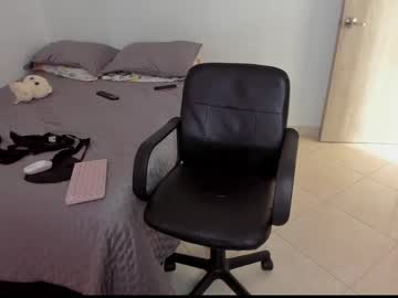 Andrea_Loaiza2 Chaturbate stream image from May 26, 2025