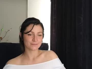 Katlopez19 Chaturbate stream image from May 26, 2025