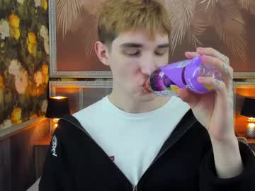 Maxwellcute Chaturbate stream image from May 26, 2025
