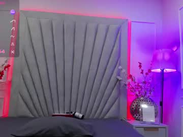 Reinachloe Chaturbate stream image from May 26, 2025
