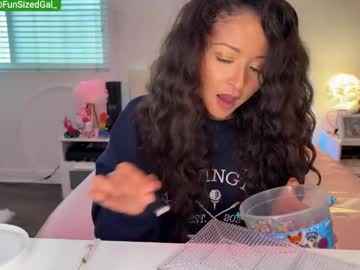 Funsizedgal Chaturbate stream image from May 27, 2025
