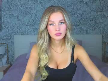 Emilydancee Chaturbate stream image from May 27, 2025
