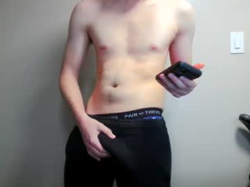 Urhotuniroomie Chaturbate stream image from May 27, 2025