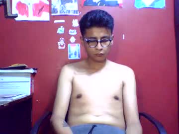 Alexrive0 Chaturbate stream image from May 27, 2025