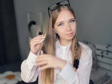 Missm1racle Chaturbate stream image from May 27, 2025