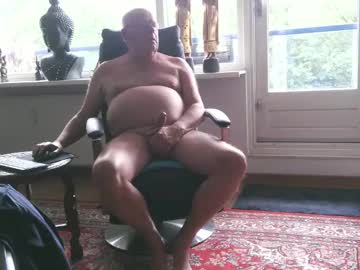 Nudejohn Chaturbate stream image from May 27, 2025