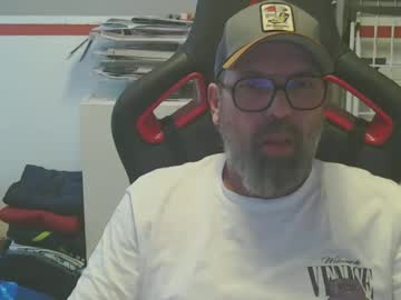 Womenizzeer Chaturbate stream image from May 27, 2025