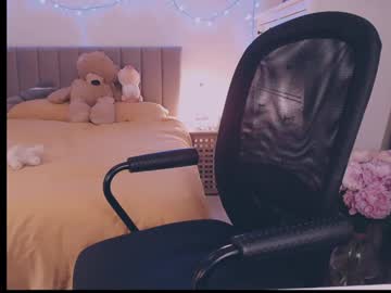 Julialiones Chaturbate stream image from May 27, 2025