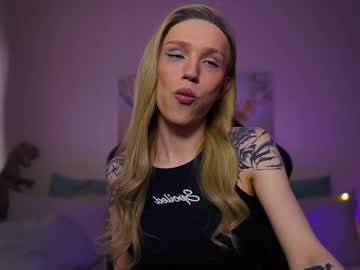 Twiinkie_Pie Chaturbate stream image from May 27, 2025