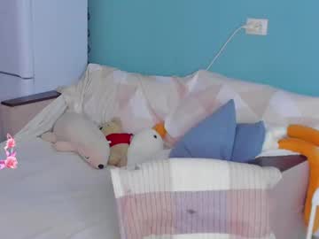 Lilybelll Chaturbate stream image from May 27, 2025