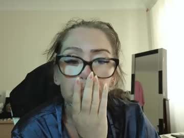 Littlemissbutterfly84 Chaturbate stream image from May 27, 2025