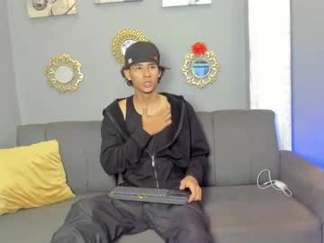 Kenix_7 Chaturbate stream image from May 27, 2025