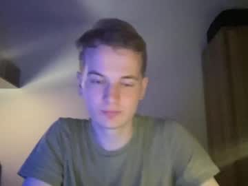 Benji916019 Chaturbate stream image from May 27, 2025