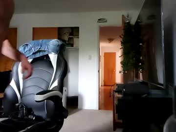 Bwall1425 Chaturbate stream image from May 27, 2025