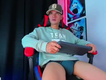 Moises_23cm Chaturbate stream image from May 27, 2025