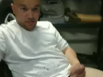 Donutz333 Chaturbate stream image from May 27, 2025