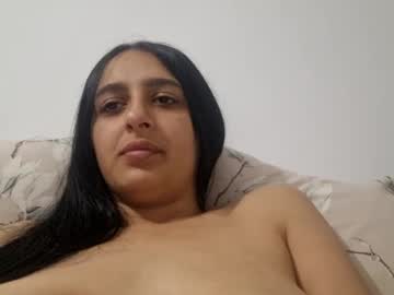 Raysa26 Chaturbate stream image from May 27, 2025