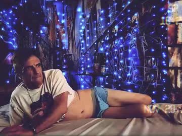 Dustyrawls Chaturbate stream image from May 27, 2025