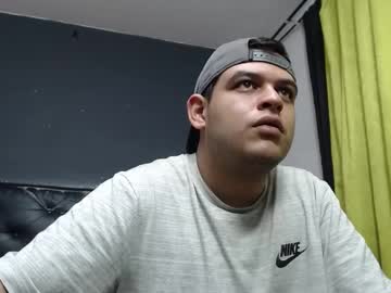 Julianpez Chaturbate stream image from May 27, 2025