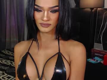 Queenvalentinats Chaturbate stream image from May 28, 2025