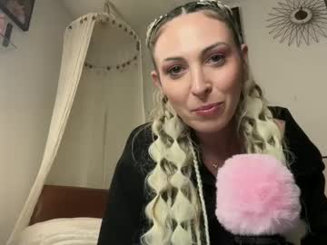 Aurorarosexprincess Chaturbate stream image from May 28, 2025