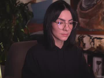 Hollylinder_ Chaturbate stream image from May 28, 2025