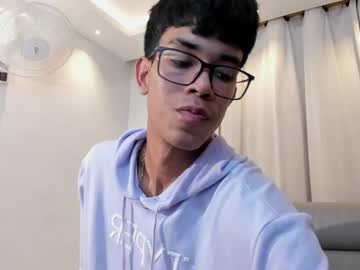 Jakelux_Long Chaturbate stream image from May 28, 2025