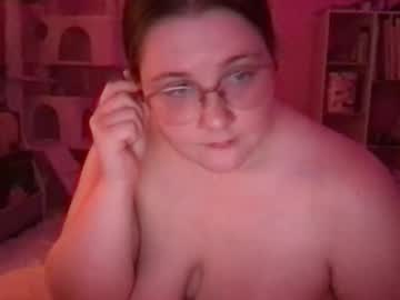 Peachykeen6929 Chaturbate stream image from May 28, 2025