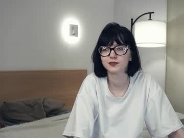 Daisybunkers Chaturbate stream image from May 28, 2025