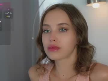 Leonadeville Chaturbate stream image from May 28, 2025