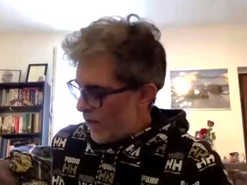 Oggs48 Chaturbate stream image from May 28, 2025