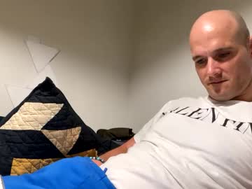Theoutfitter Chaturbate stream image from May 28, 2025