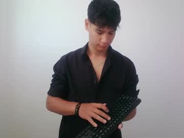 Zeus_183 Chaturbate stream image from May 28, 2025