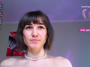 Foxrinehelen Chaturbate stream image from May 28, 2025