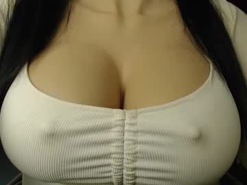 Mikah_Ella22 Chaturbate stream image from May 28, 2025