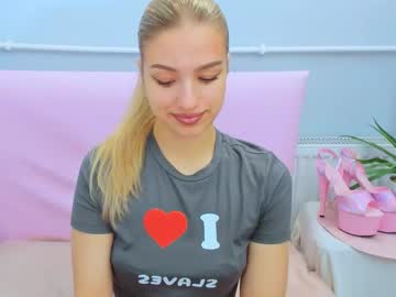 Evettegold Chaturbate stream image from May 28, 2025