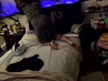 Omfgcrystal Chaturbate stream image from May 28, 2025