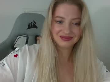 Amelieleclair Chaturbate stream image from May 28, 2025