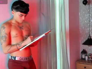 Nicolarossii Chaturbate stream image from May 28, 2025