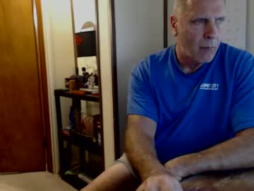 Hoosierdadddy4u Chaturbate stream image from May 28, 2025