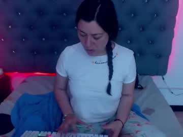 Squirtamazingxxx Chaturbate stream image from May 28, 2025