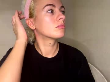 Prettybabypetite Chaturbate stream image from May 28, 2025