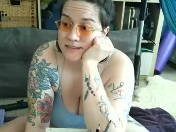 Suttonsomers Chaturbate stream image from May 28, 2025