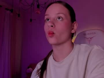 Hellokittyyam Chaturbate stream image from May 28, 2025