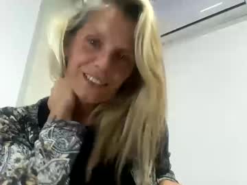 Polaqueen1982 Chaturbate stream image from May 29, 2025