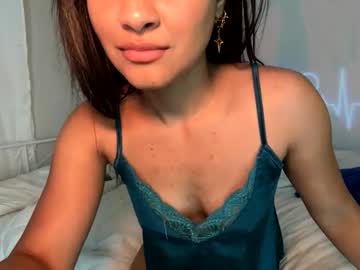 Dellagoldxxx Chaturbate stream image from May 29, 2025