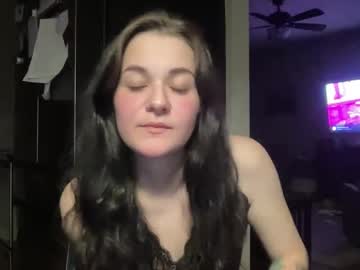 Krewsbitch Chaturbate stream image from May 29, 2025